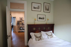 Stylish Victorian Apartment for Two in Edinburgh